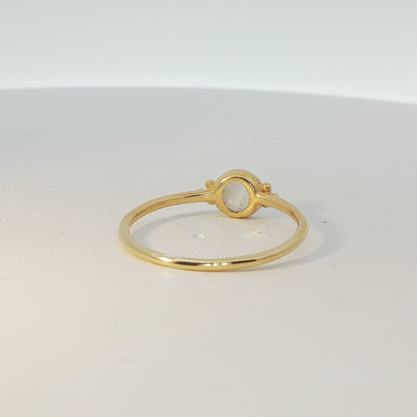 Olga Ribler Anelli: Goldiger Damenring mit Mondstein - Gr.56 – Nuovo (secondo la descrizione) da Luzern venduto da MonikaS03 4