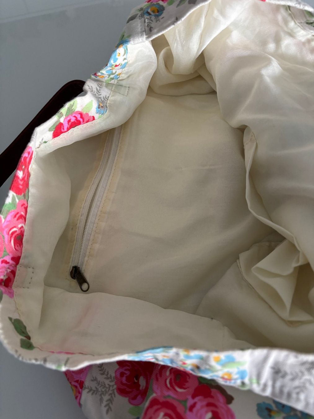 Borse da donna: Schöne Sommertasche mit Blumenmuster und Ledergriff – Usato da Jegenstorf venduto da Hibiscus11 3
