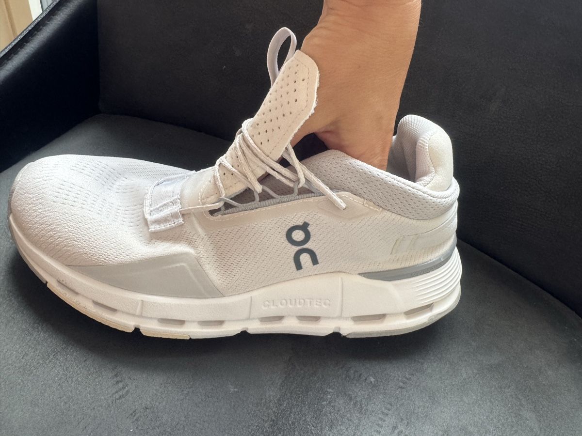 On Scarpe da donna: On Cloudnova Sneaker Weiss 38.5 – Usato da Zürich venduto da LuxuryJewellery 5