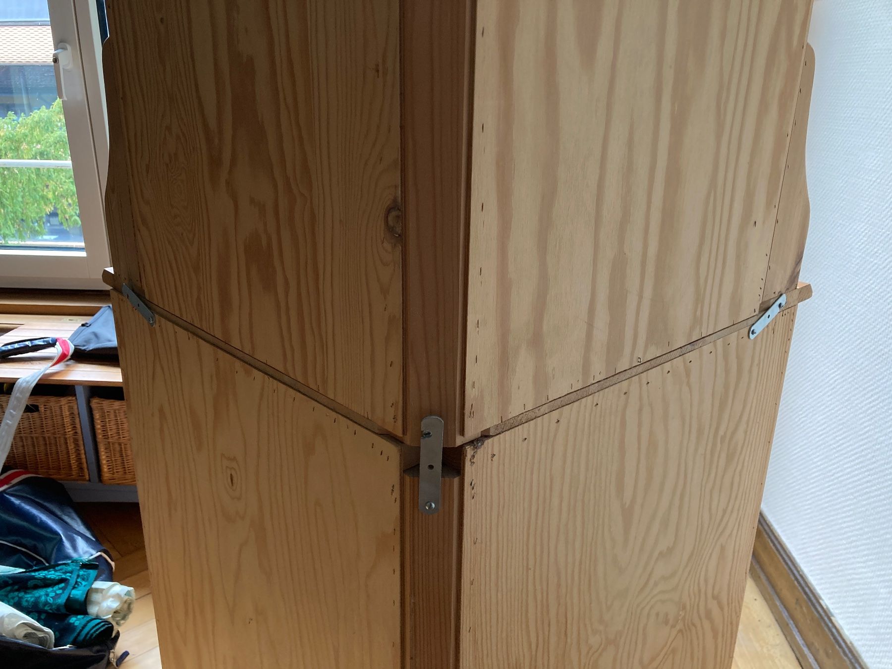 Armadi: Eckbuffet oder Eckschrank Holz mit Türen – Usato da Zürich venduto da vivster40 3