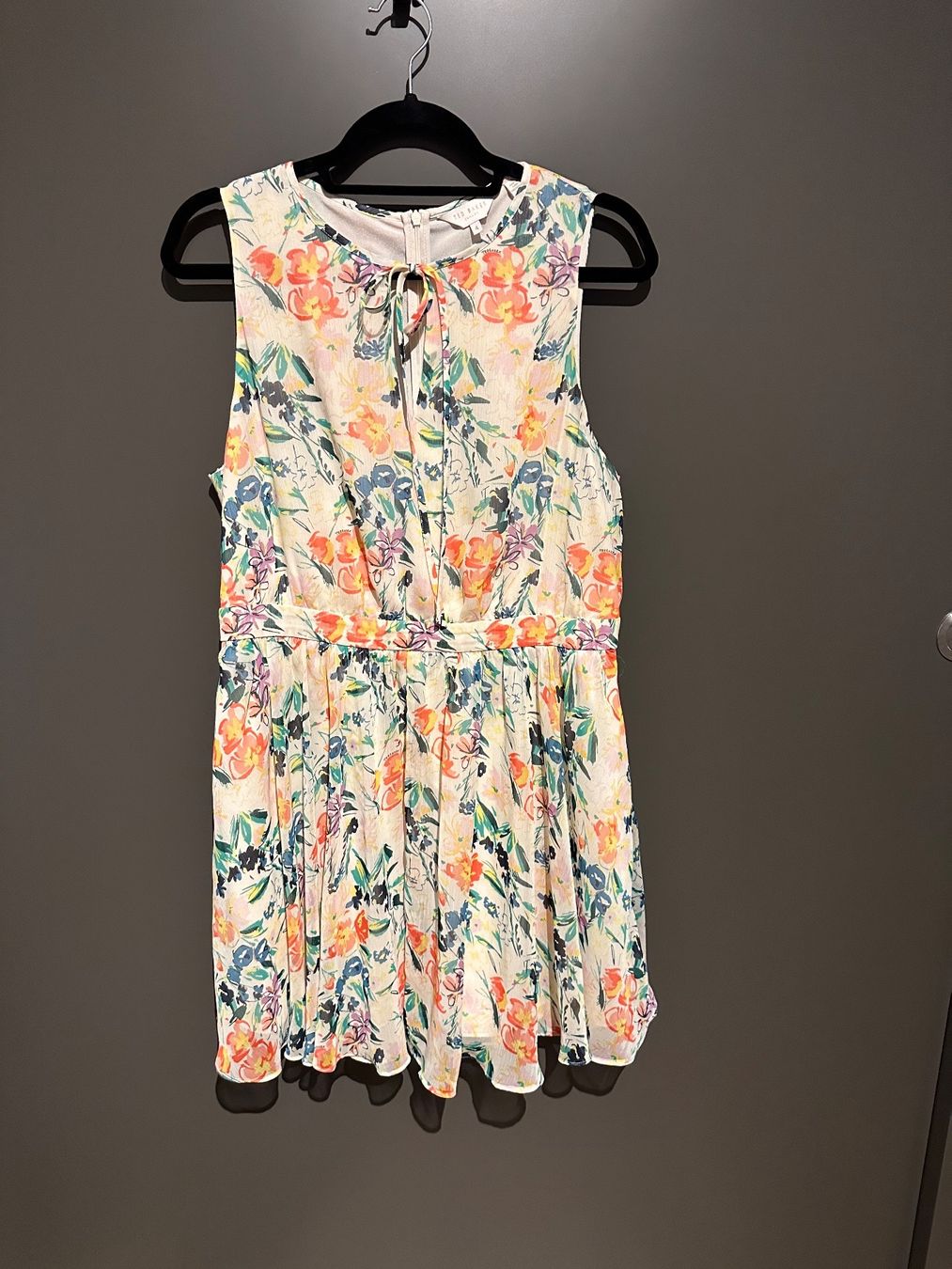 Ted Baker Vestiti: Geblümtes Ted Baker-Kleid gr.40 – Nuovo (secondo la descrizione) da Winterthur venduto da LeLe0606