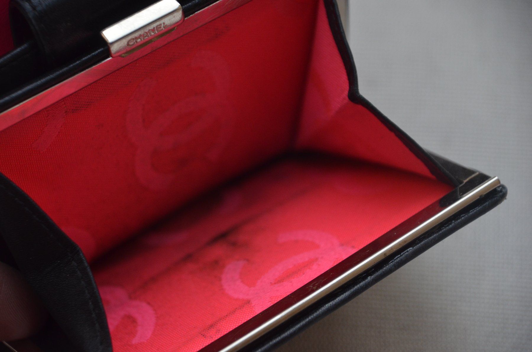 Chanel Portamonete: Chanel Portefeuille / Geldbörse – Usato da Collonges venduto da arashee 7