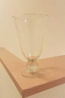 Glaskelch als Blumenvase oder Windlicht