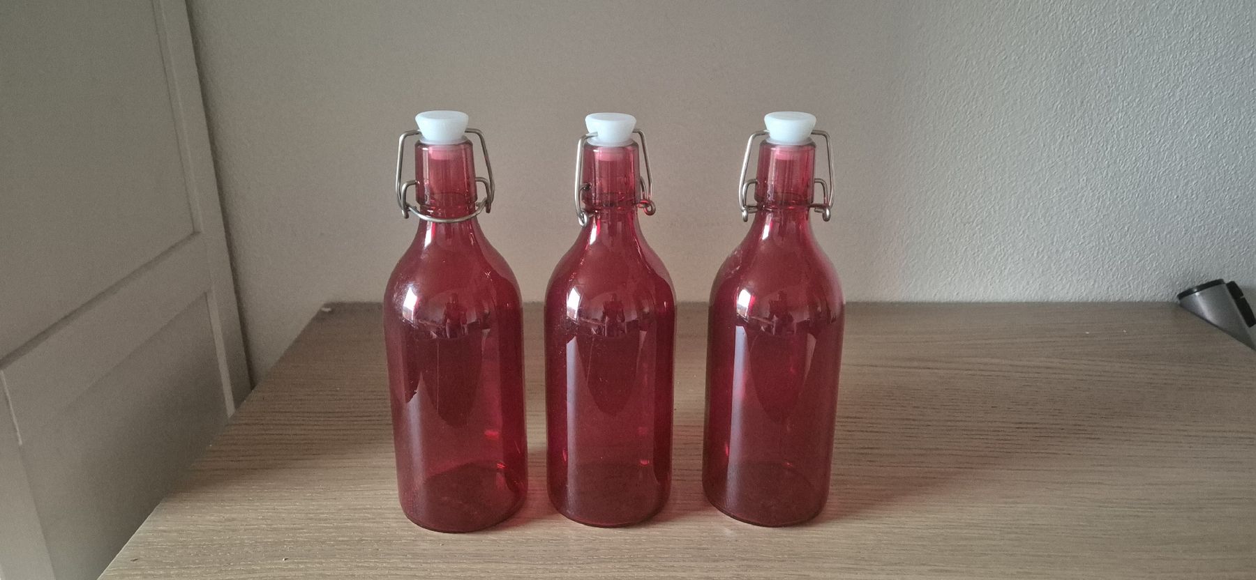 Bicchieri, Caraffe & Bottiglie: rote Glasflaschen – Nuovo (secondo la descrizione) da Rifferswil venduto da Tinaa1987