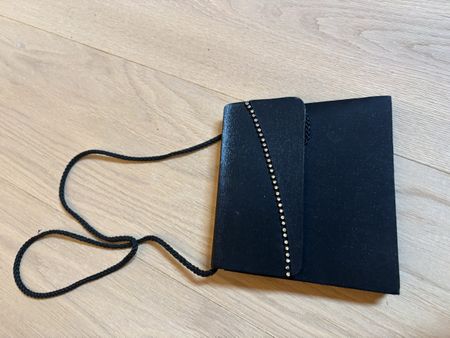 Sac à main de soirée noir avec strass, état correct