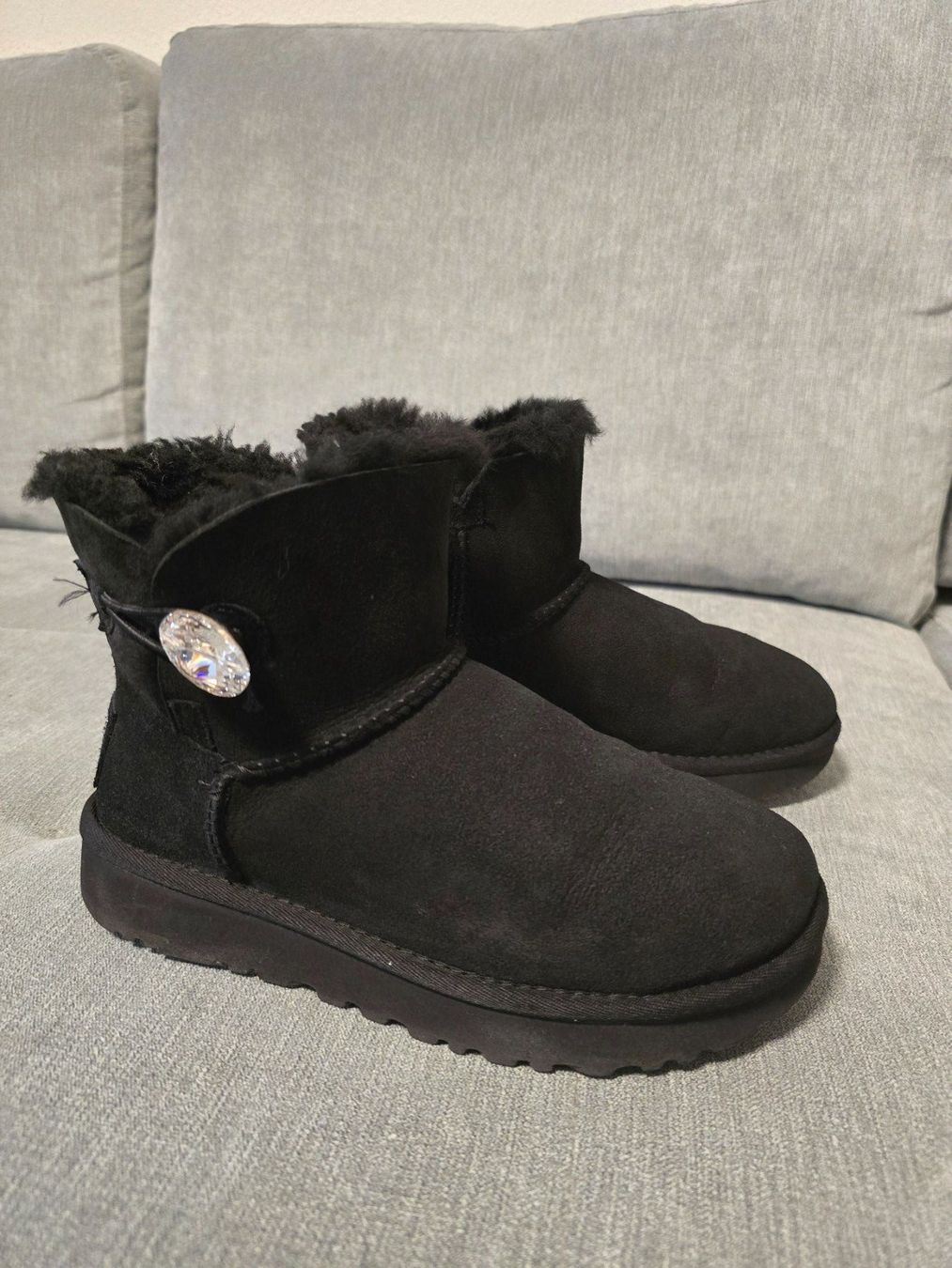 Ugg Chaussures femmes: UGG Damen Winter Boots mit Strass Gr. 36 – D'occasion à Dietikon par Kaska2020