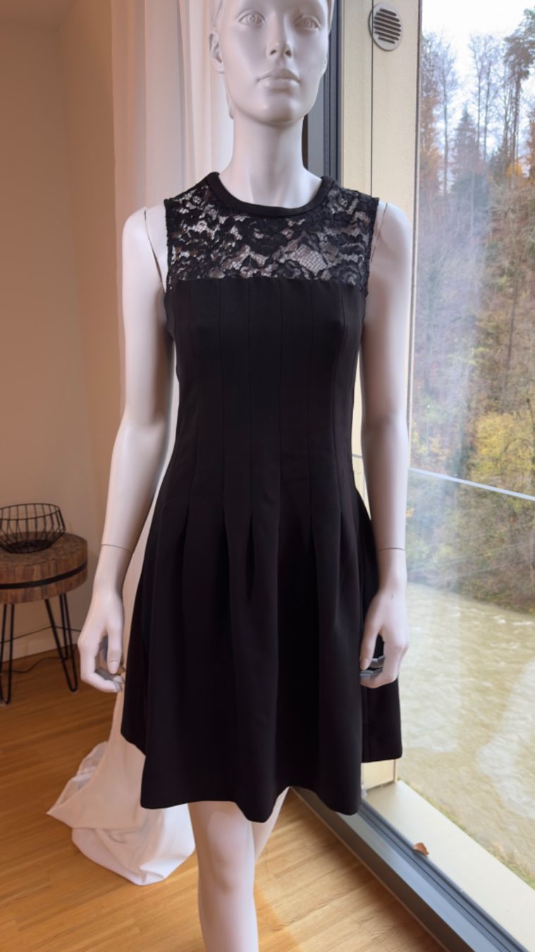 H&M Robes: Kleid von H&M – D'occasion à Adliswil par RicPro