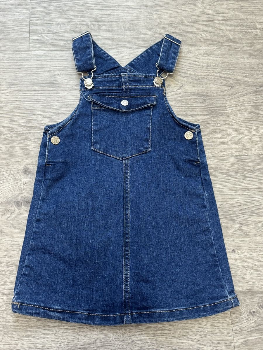 Vestiti & Gonne: Latzkleid, Mädchen, Jeans, 98, neu – Nuovo e nell'imballaggio originale da Wilen b. Wil venduto da carpediem25