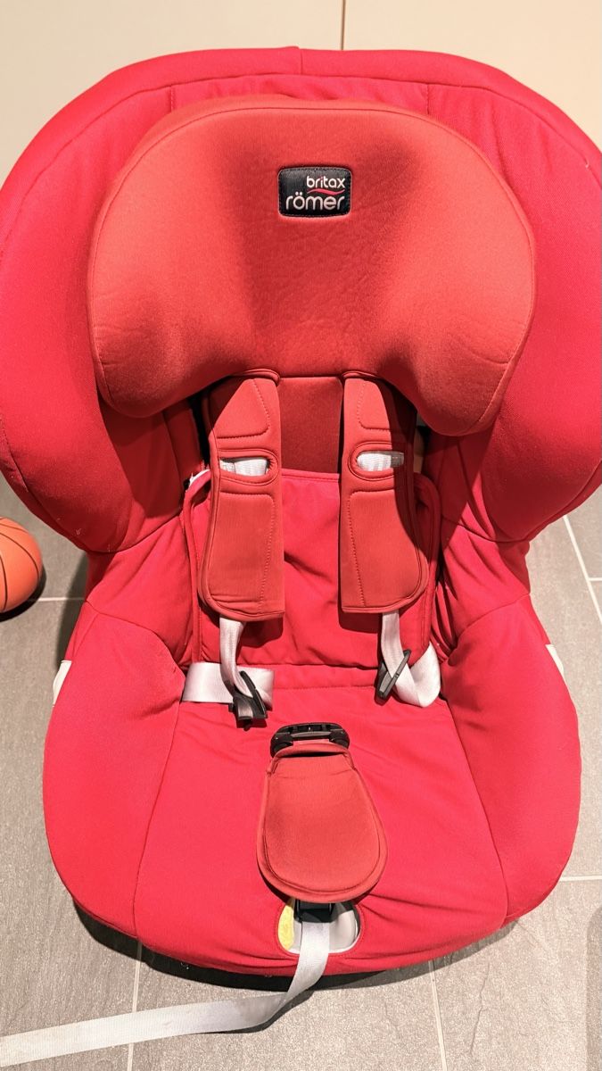 Britax Römer Seggiolini per auto: Britax Römer Autositz Top Zustand, Rot – Usato da Hagendorn venduto da VS0506 9