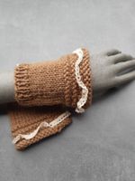 Pulswärmer braun mit beiger Spitze