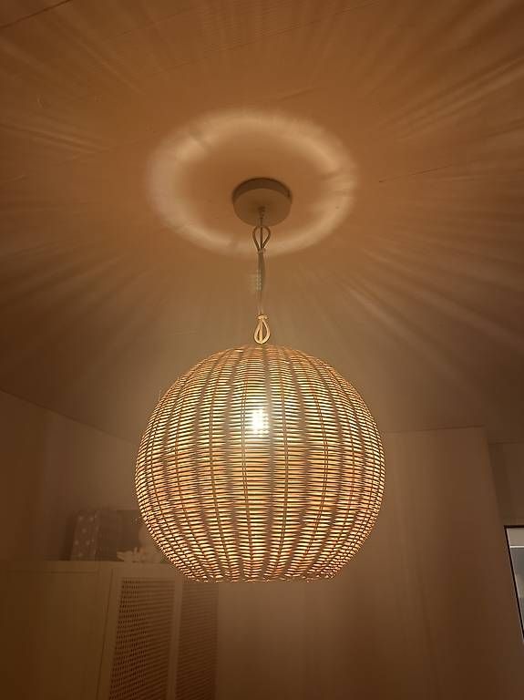 Maisons du monde Lampade: Rattanlampe neu, 40cm Durchmesser – Usato da St. Gallen venduto da Nicole79Ming