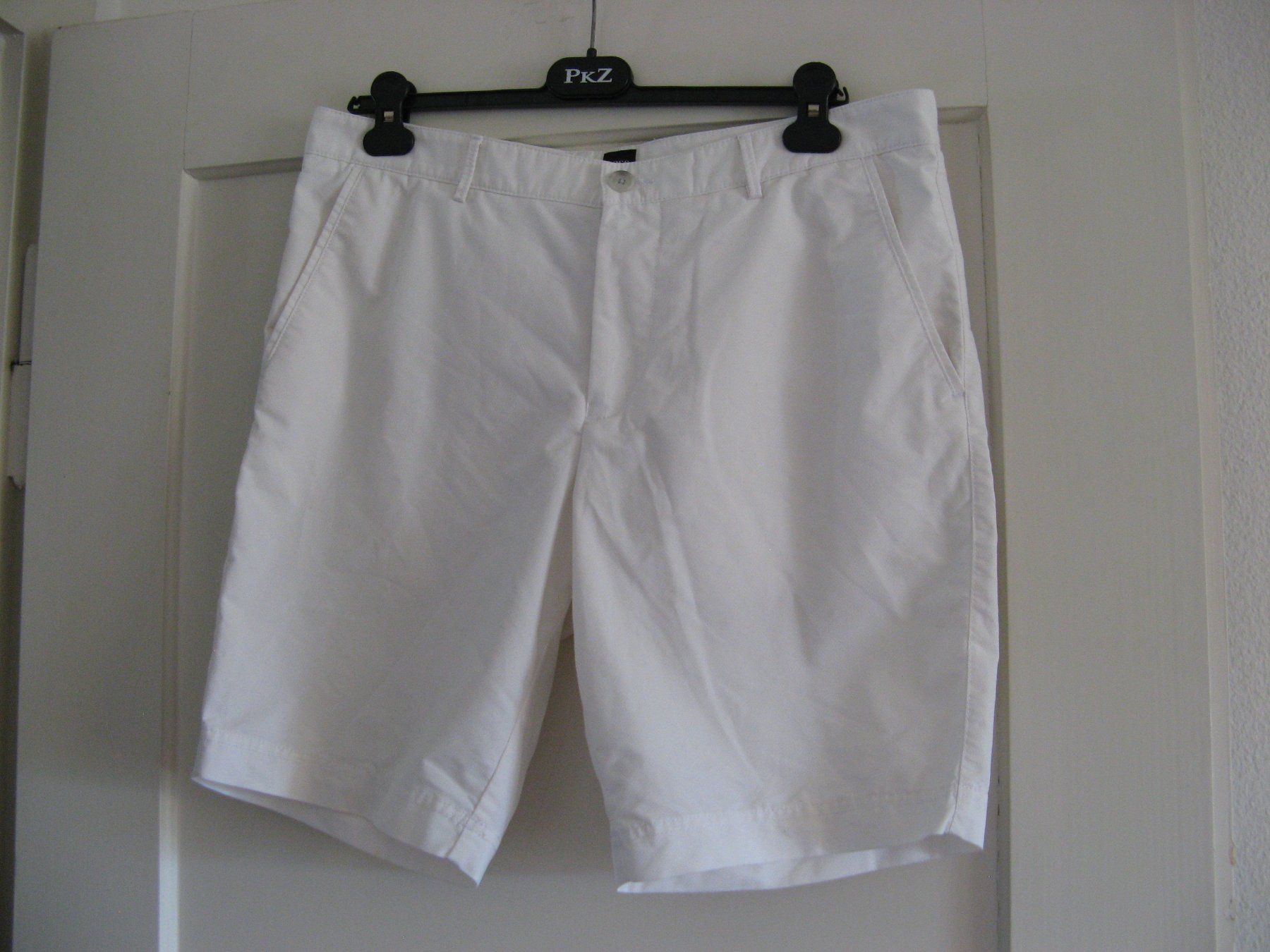 Hugo Boss Hosen: kurze, weisse Boss Shorts – Gebraucht aus Zürich von apil