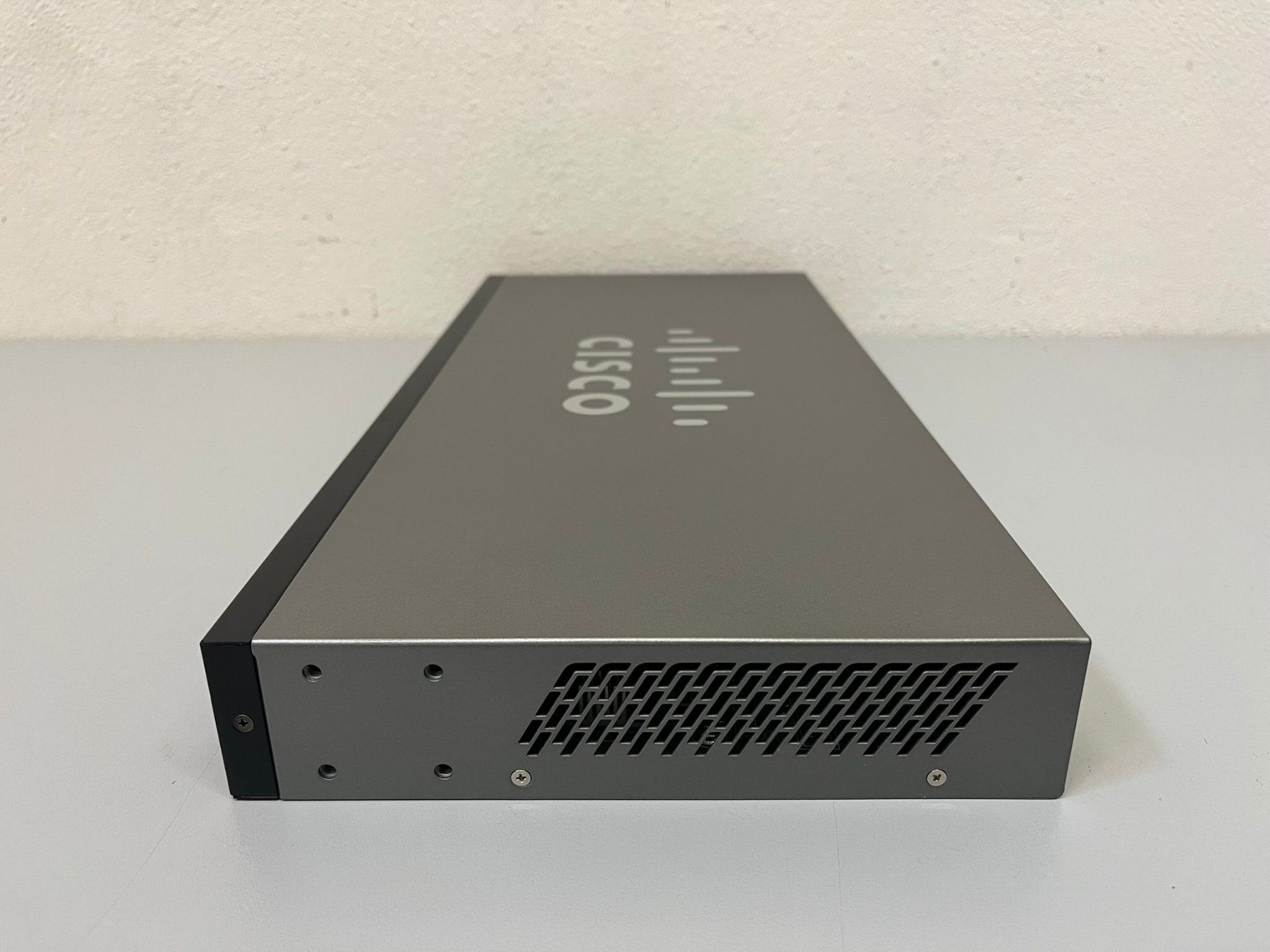 Cisco Hub & Switch: Cisco SG200-18 Netzwerk Switch – Usato da Hochdorf venduto da av-electronics 3