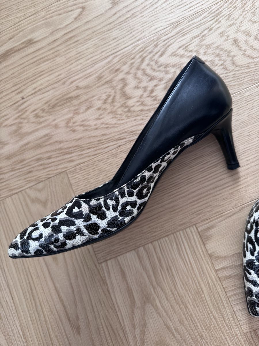 Navyboot Chaussures femmes: Pumps schwarz/leo Grösse 39 – D'occasion à St. Gallen par anjamik 1