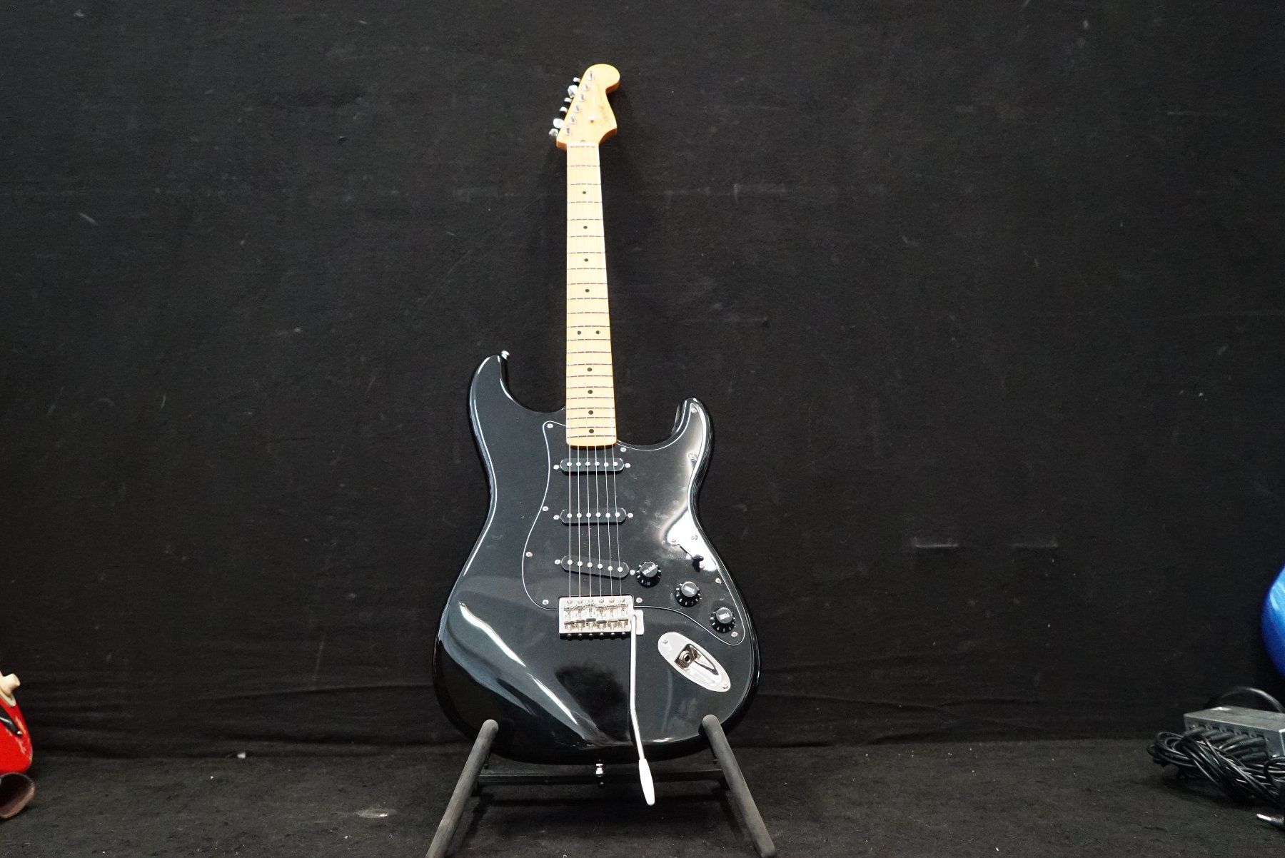 Squier Strumenti musicali: Squier Classic Vibe 50s Stratocaster MN, Black – Usato da Ortschwaben venduto da Musictrade