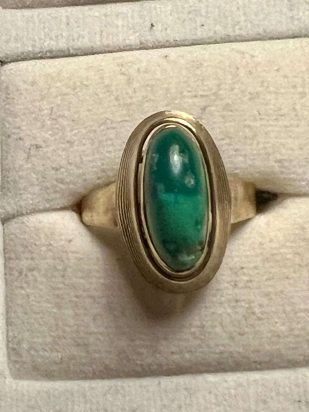 Anelli: Gold-Ring 9K mit grünem Stein – Usato da Chur venduto da Penting1935 2