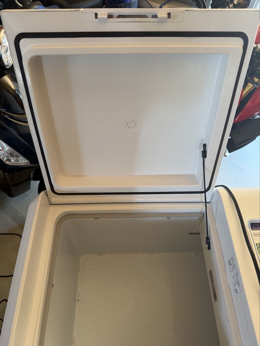 Mobicool Frigoriferi & Refrigeratori: Mobicool MCF60 Kompressor-Kühlbox – 58 Liter – Usato da Birr venduto da PamosAG 1