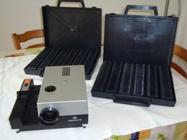 Lot de projecteurs de diapositives vintage Rollei Elmo (D'occasion) à Les Bayards pour CHF 1 – retrait uniquement | Acheter sur
