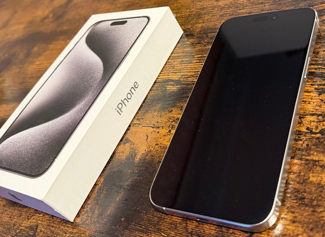 Apple Telefoni cellulari / Smartphones: iPhone 15 Pro Max / 256 GB / ab CHF 1.- – Usato da Zürich venduto da PEACECOCOON 1