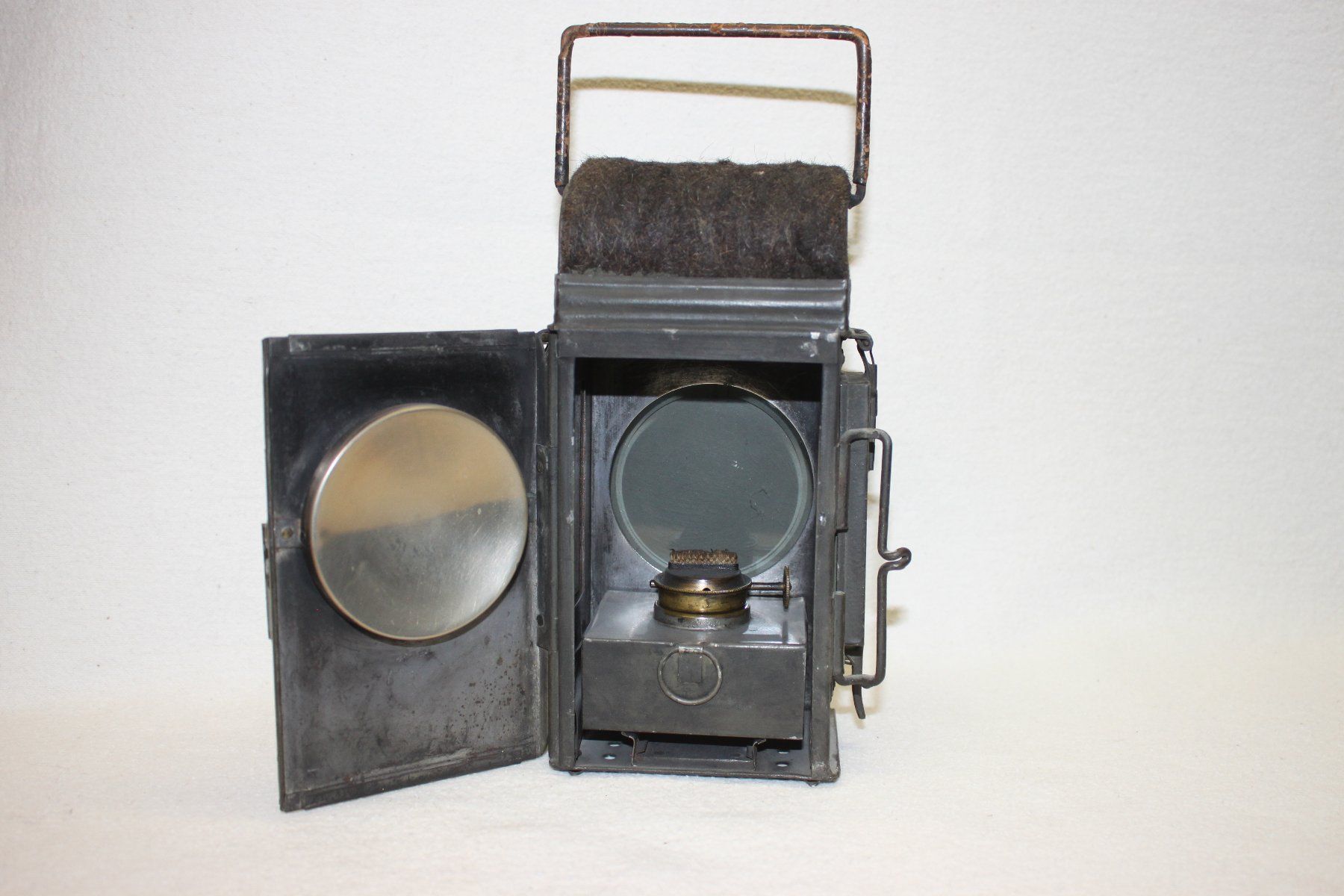 Lampade: Antike Öl - Blendlaterne, Handlaterne  Ca. um 1900 – Usato da Thun venduto da Amye 6