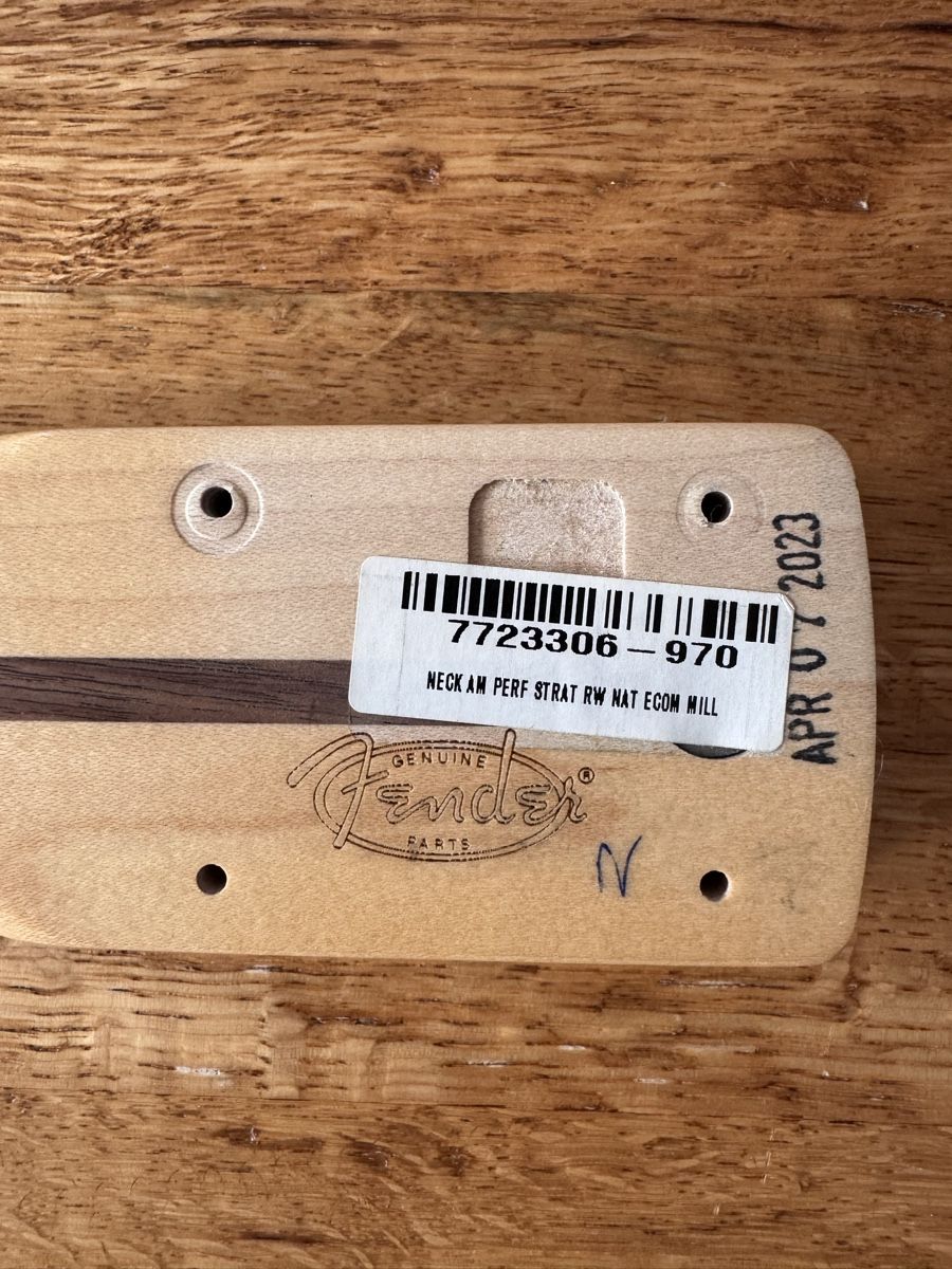 Fender Strumenti musicali: Gitarrenhals Fender – Nuovo e nell'imballaggio originale da Dübendorf venduto da Mavobu 3