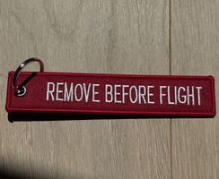 Porte-clés "Remove before flight" - Swiss