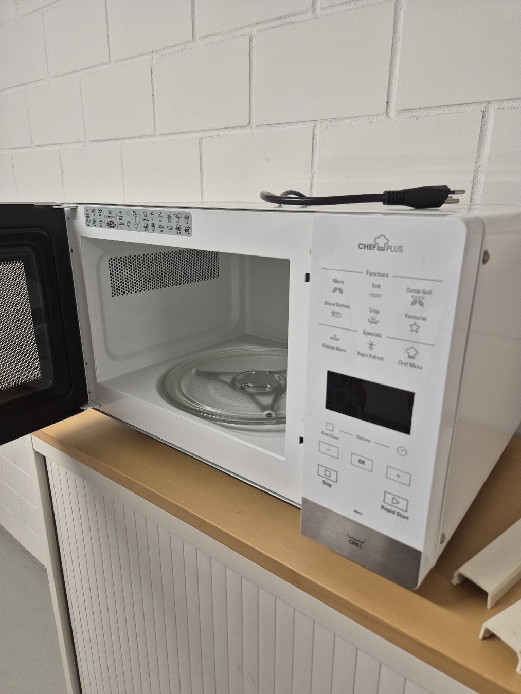 Elettrodomestici da cucina: Mikrowelle Chefplus – Usato da Nottwil venduto da pfl_65bg 3
