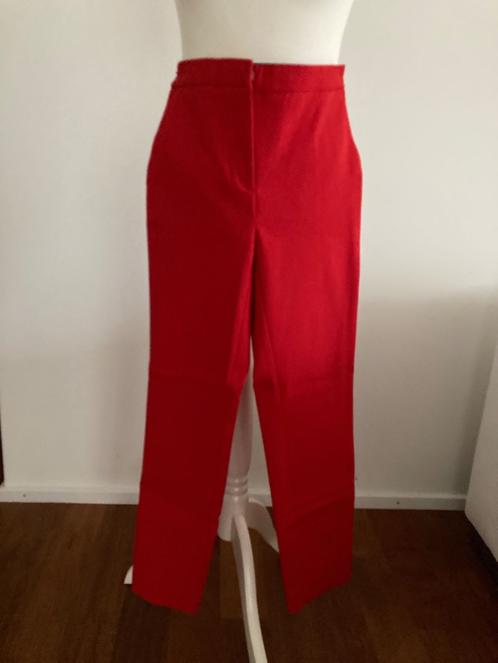 Zara Hosen: Hose rot Gr. 34/XS Zara – Gebraucht aus Stansstad von InStyle8