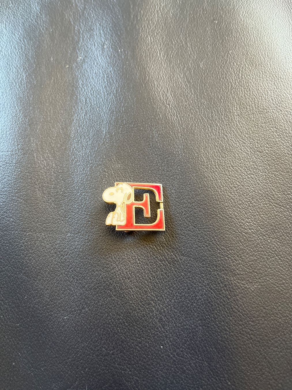 Spille & Fermagli: Broche Snoopy – Usato da Chaumont venduto da Abigail1