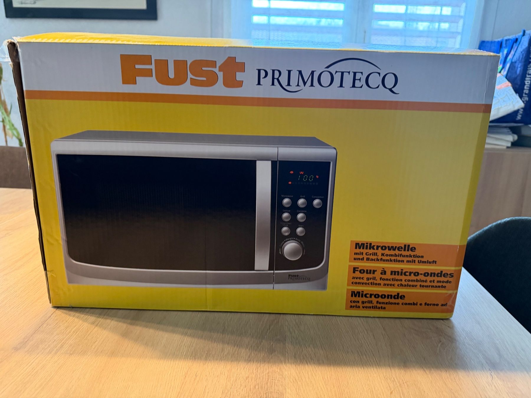 Primotecq Backöfen: Four à micro-ondes Fust Primotecq MW 6823 Combi – Neu und originalverpackt aus Veyrier von ren_5ctl