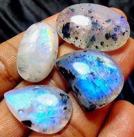 Cabochon Set L-8825 – Regenbogen Mondstein – 98.75 Karat 4 S