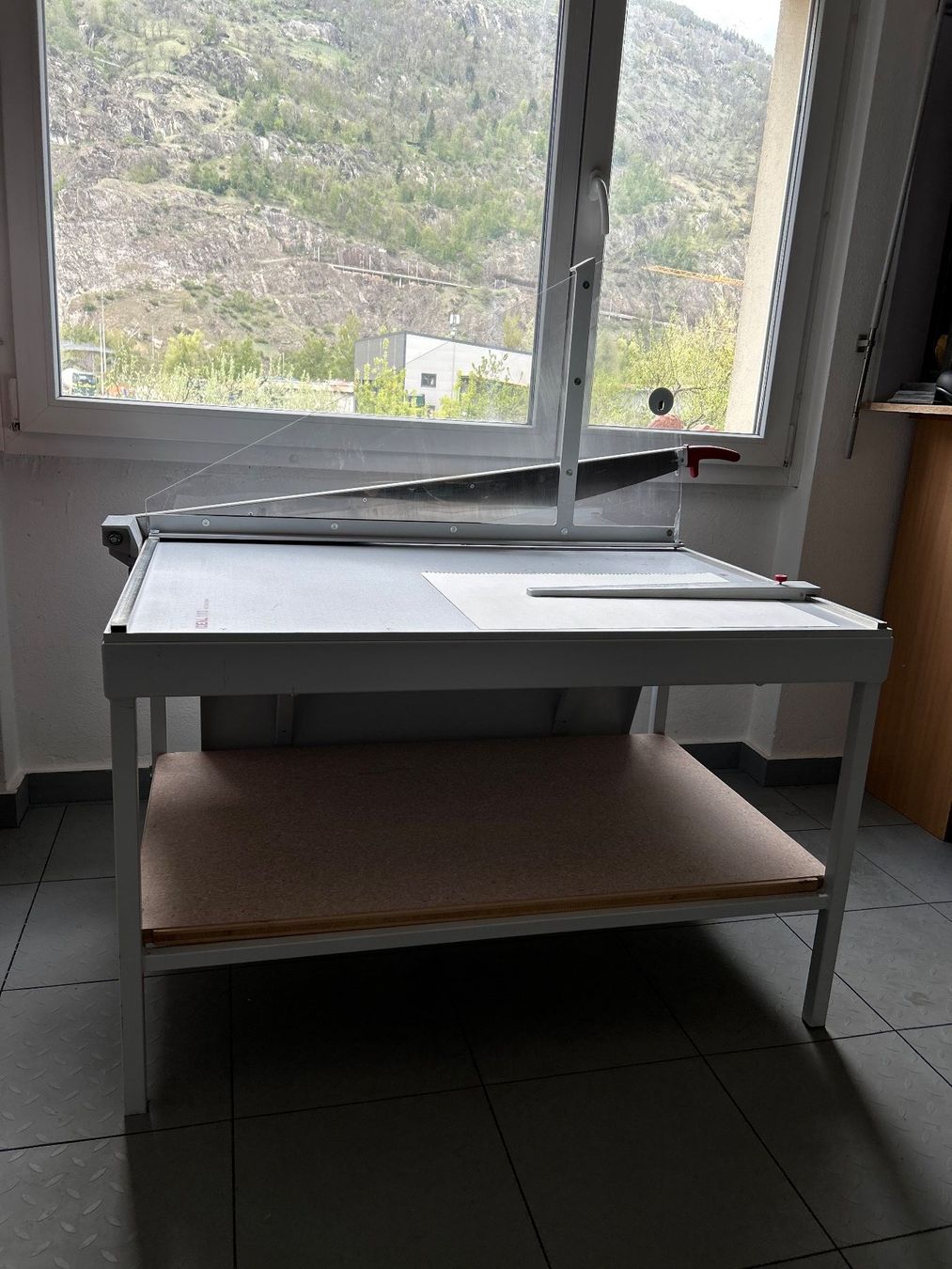 Tutte le macchine: Papier und Karton Schneidetisch Model Ideal 1110 – Usato da Gamsen venduto da Volkigerry 4