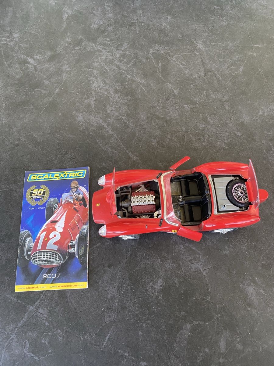 Ferrari Modellautos: Ferrari 250 Testa Rossa 1957 – Gebraucht aus Luzern von Harikan