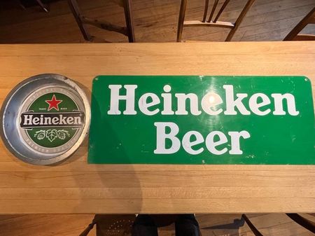 Vintage Heineken Werbeschild, dazu Heineken Tableau