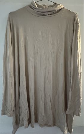 Elegant beige turtleneck, size UK 20/EUR 48, perfect for aut
