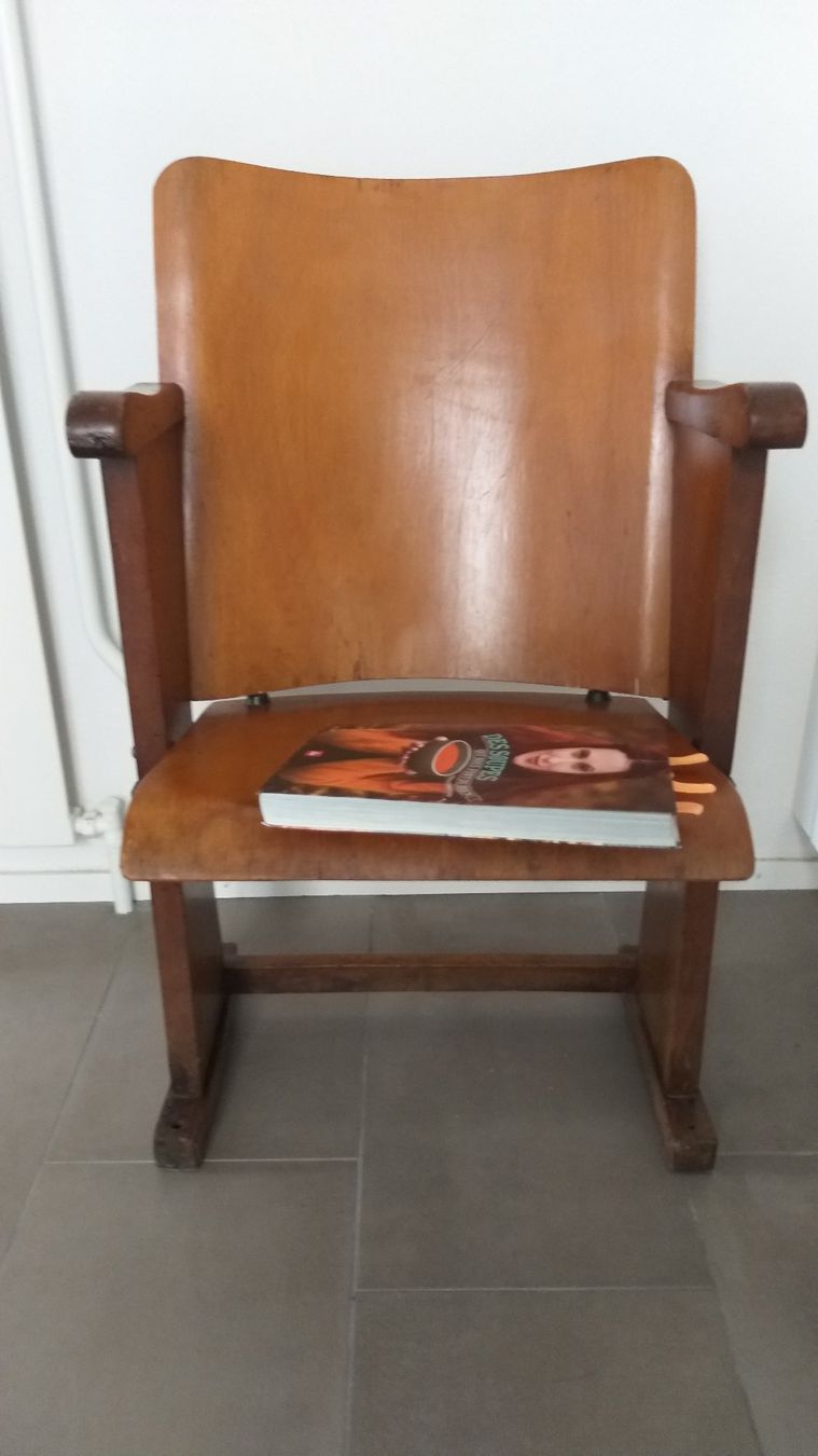 Sedie: fauteuil théâtre en bois – Usato da lausanne venduto da fre_2wnv 1