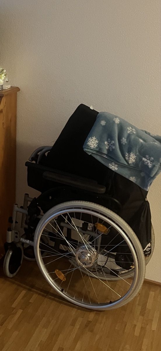 Rollstühle: Rollstuhl Breezy, zusammenklappbar – Gebraucht aus Binz von sinahhh