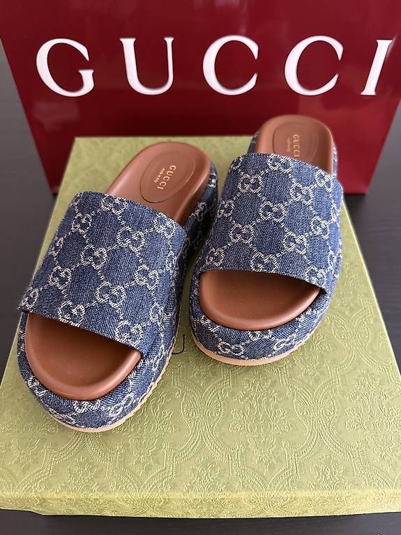 Gucci Scarpe da donna: Gucci GG Supreme Platform Sandals – Nuovo e nell'imballaggio originale da Kerzers venduto da Beli.S