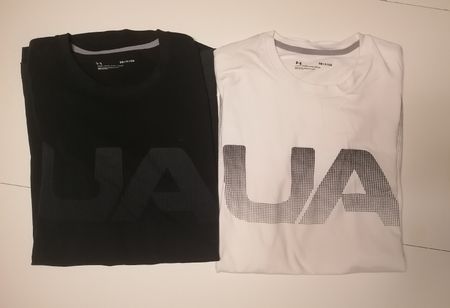 Lot de 2 T-shirts Under Armour noir blanc taille SM
