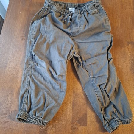 Coole H&M Kinderhose in Grau, Grösse 92