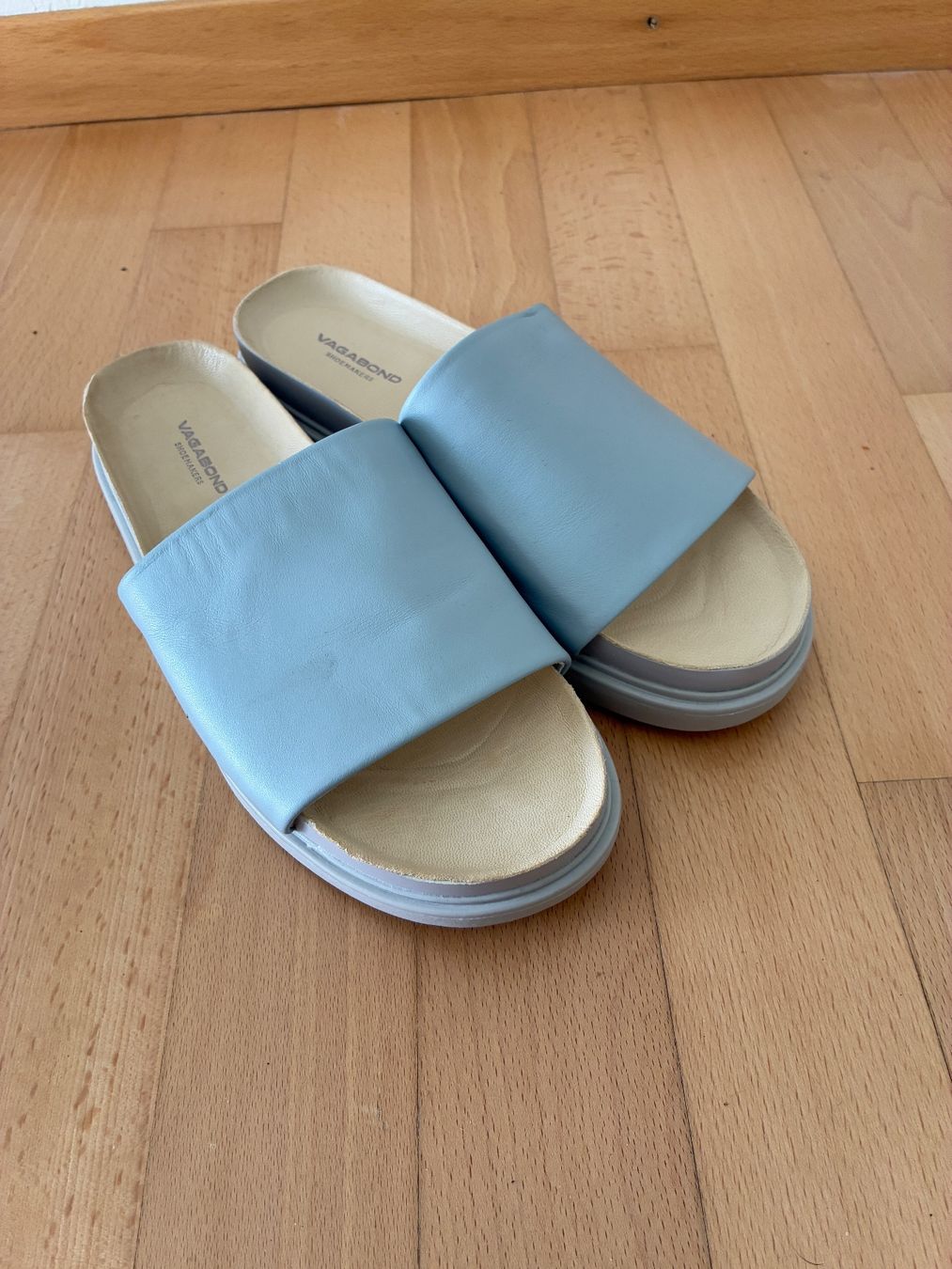 Vagabond Scarpe da donna: Vagabond Shoemaker Erin Leather Slide Sandals – Nuovo (secondo la descrizione) da Zürich venduto da nel_7skj