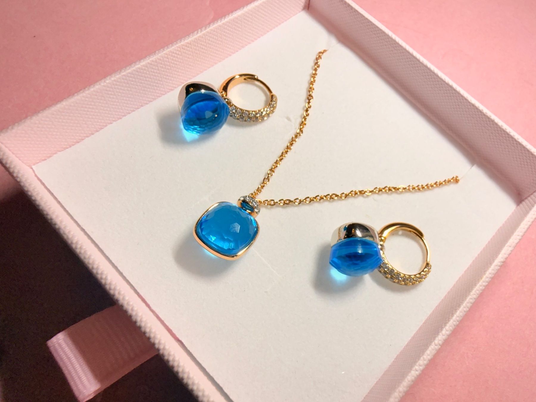 Altri gioielli: Joli ensemble collier et boucles d'oreilles Bleus – Nuovo e nell'imballaggio originale da St-Maurice venduto da Sandrinette123 5