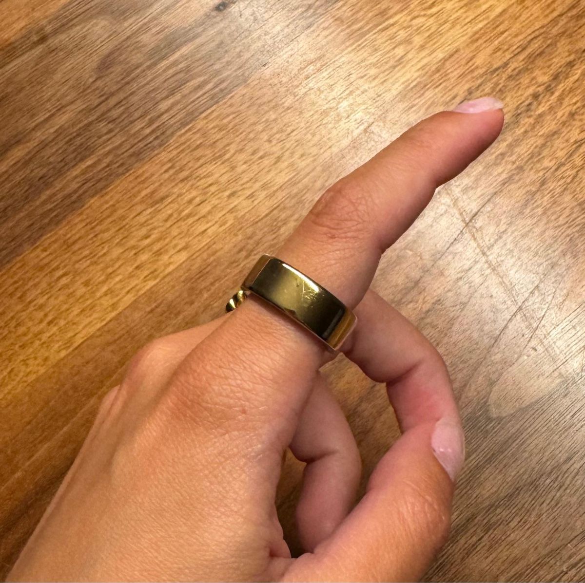 Oura Bagues: Oura Ring Gen 7 Gold – D'occasion à Baar par anj_t9pl 2