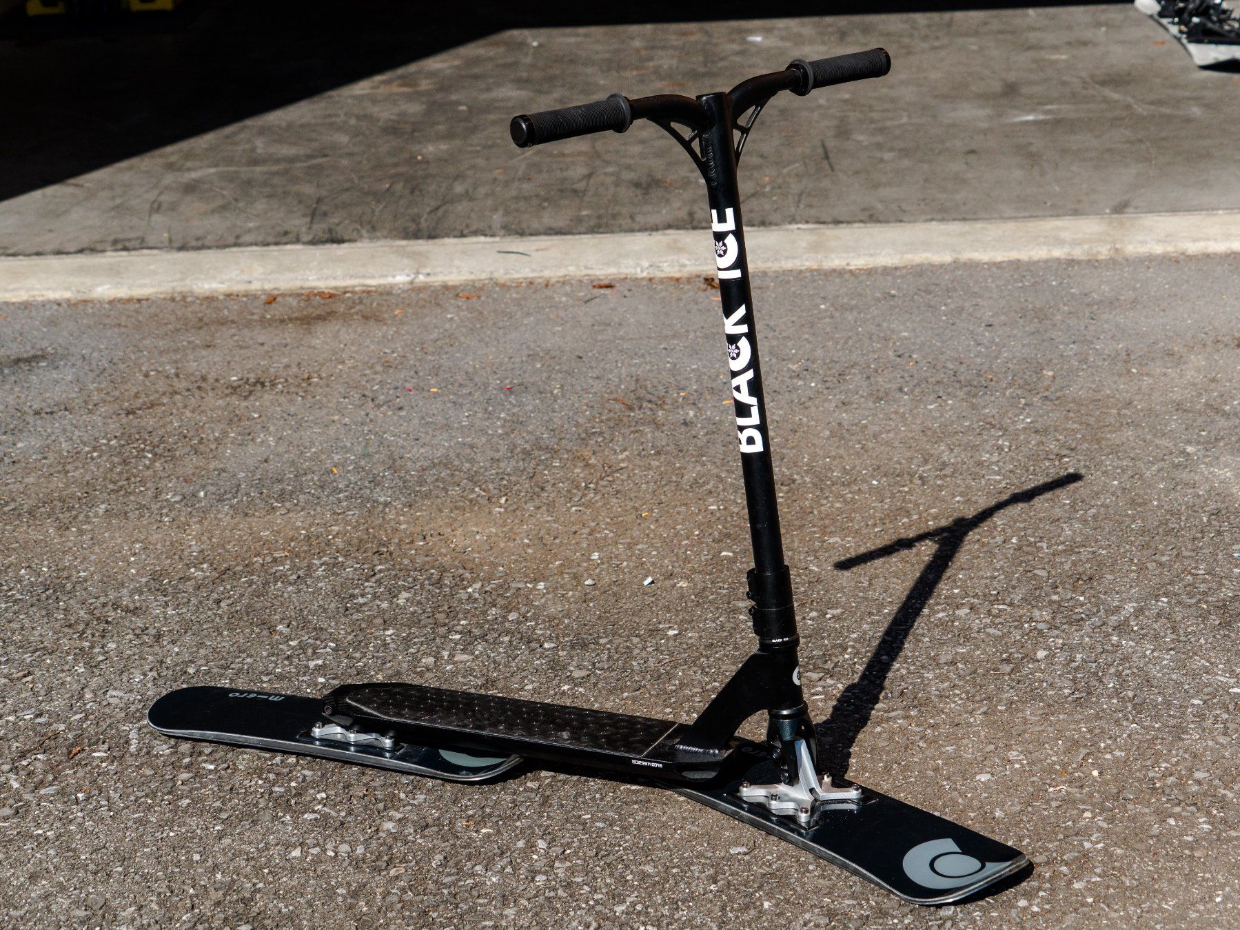 Slitta: Black Ice Snow Scooter – Usato da Unterseen venduto da Panini56