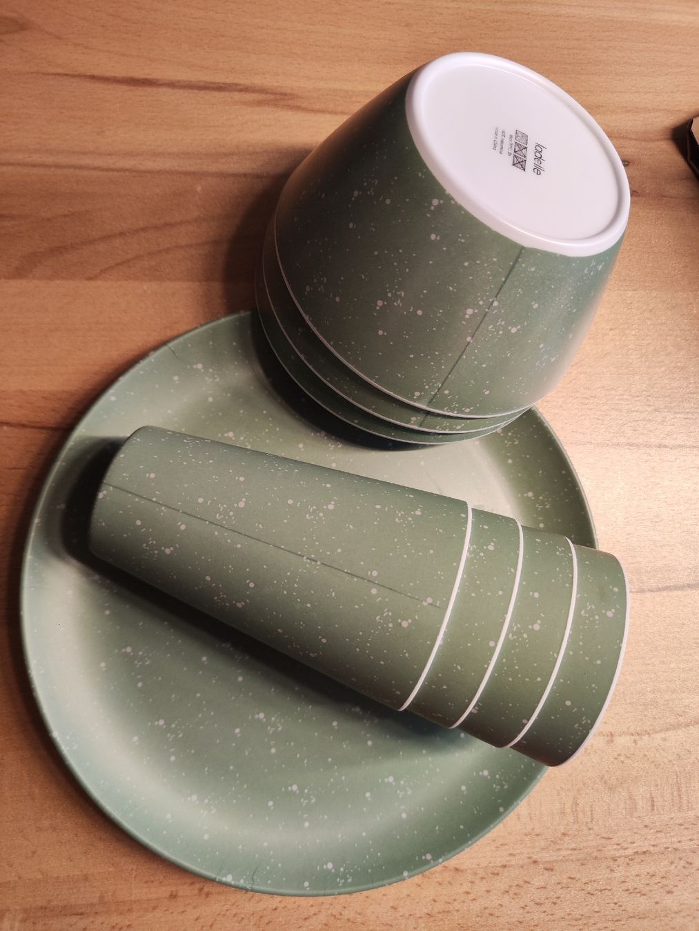 Services de table: Geschirrset Kunststoff – D'occasion à Veltheim AG par jas_8lkf