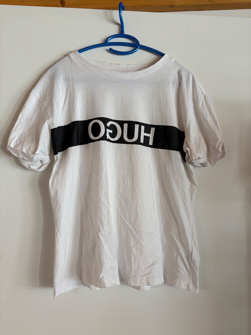 T-shirt: T-shirt HUGO en L – Usato da Martigny venduto da Sessalie