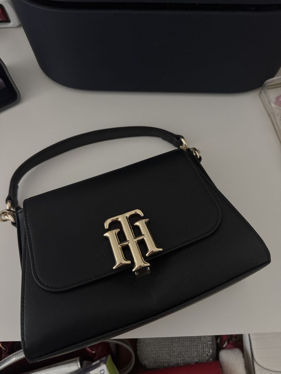 Tommy Hilfiger Borse da donna: Sac à main noir Tommy Hilfiger logo doré – Nuovo (secondo la descrizione) da Biel/Bienne venduto da cue_gb58