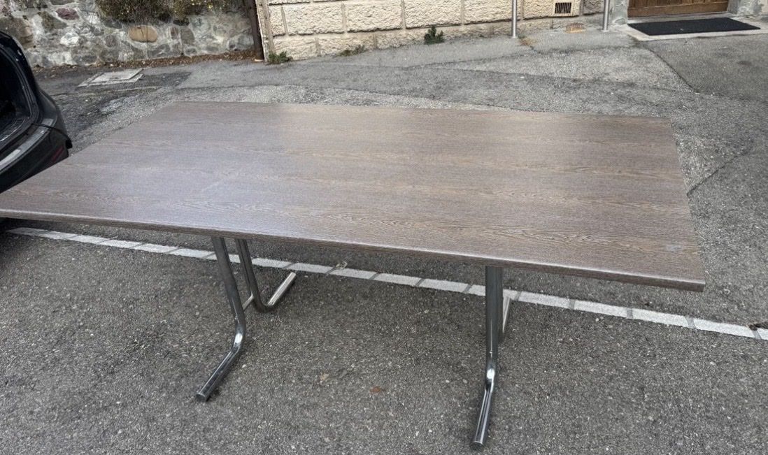 Tavoli: Bauhaus / Mid Century Modern Dining Table - Great Condition! – Usato da Effretikon venduto da expiredrice