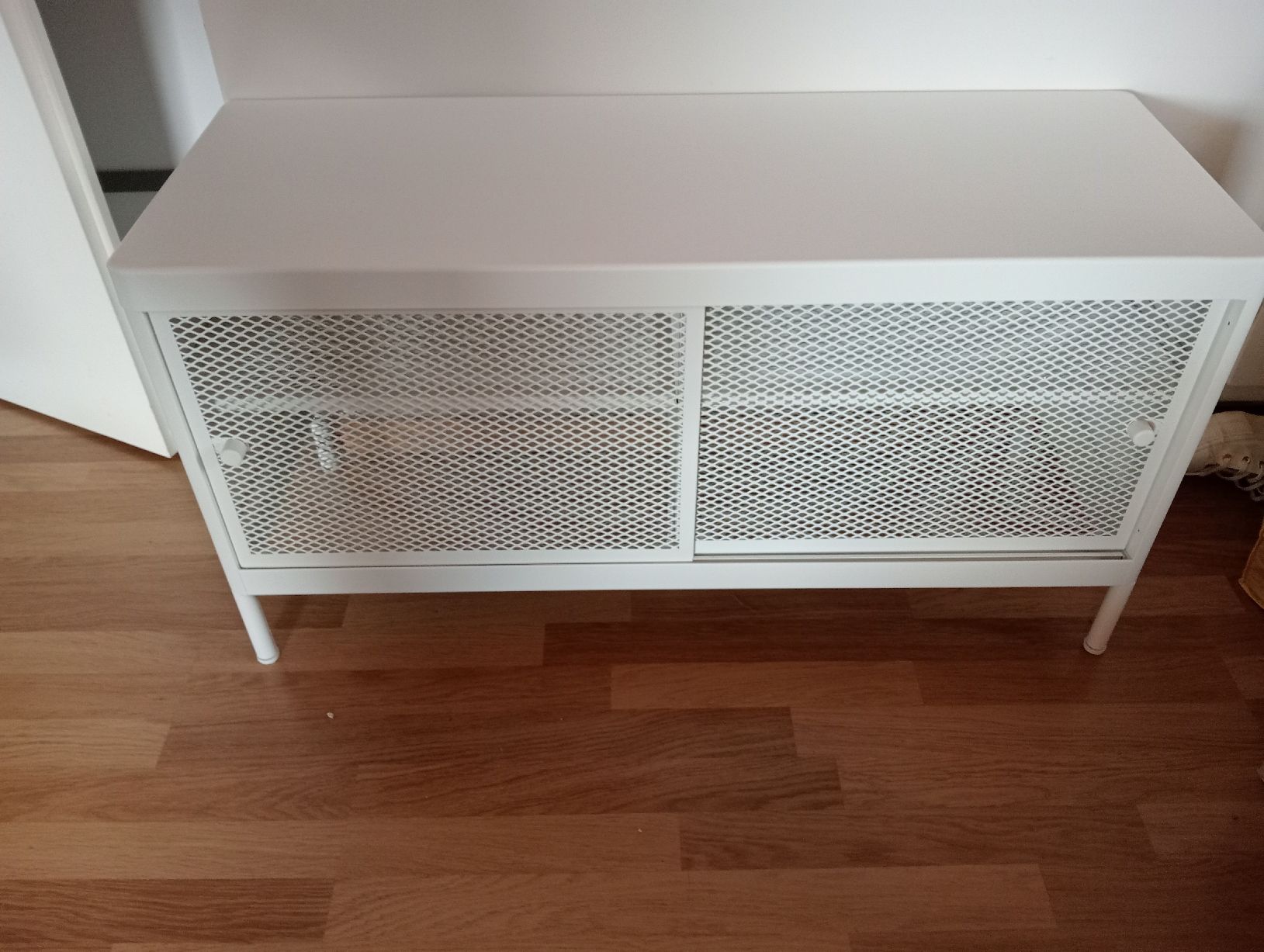 Ikea Meubles TV: Sideboard weiss Metall – D'occasion à Einigen par tchalva 1