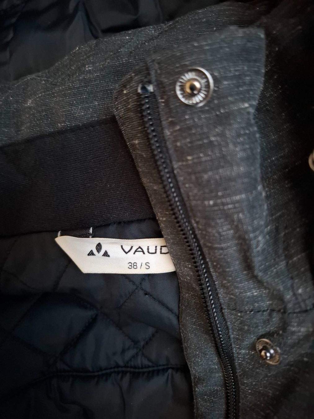 Vaude Jacken: Vaude Jacke anthrazit – Gebraucht aus Utzenstorf von ruby_100 2